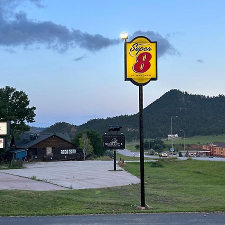 Super 8 By Wyndham Hot Springs Motell Exteriör bild